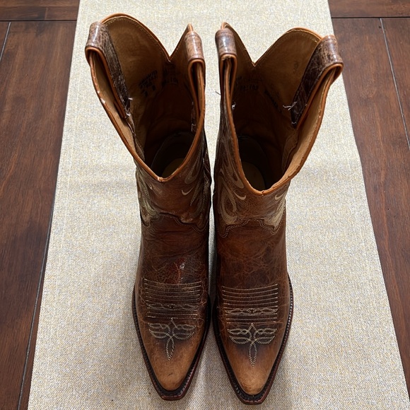 ❤️Tan leather Cowboy “Boots on the Ground” Remix Boots. - Picture 15 of 15